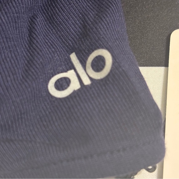 BNWT ALO Yoga Amelia Long Sleeve Crop Top XS - Picture 6 of 6